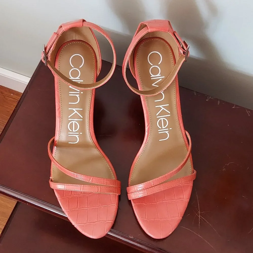 NWOB CALVIN KLEIN LALI CROC EMBOSSED STRAPPY OPEN TOE SANDALS (CORAL / S…